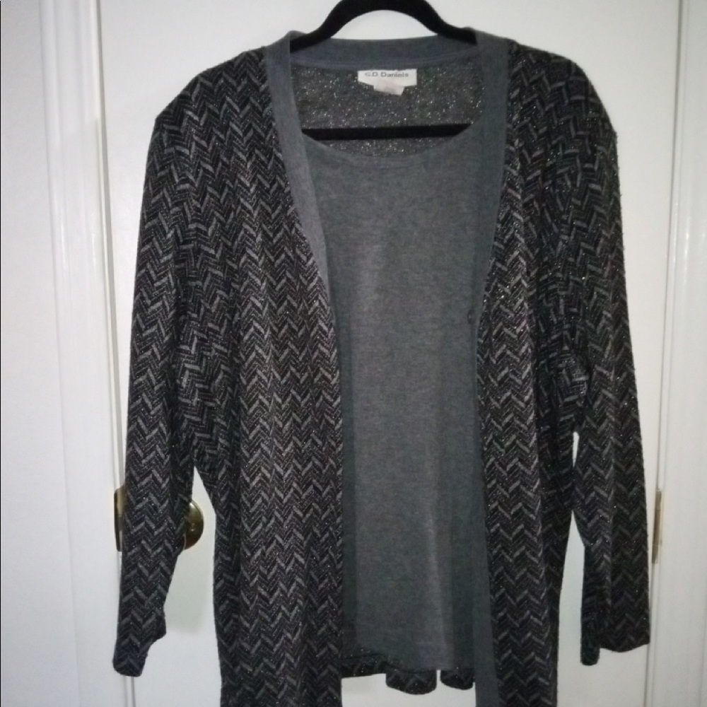 Two-piece sweater like top black and gray it’s really gorgeous